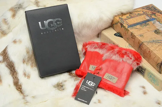 UGG Fur-Trimmed Leather Pouch Bucket Bag 9