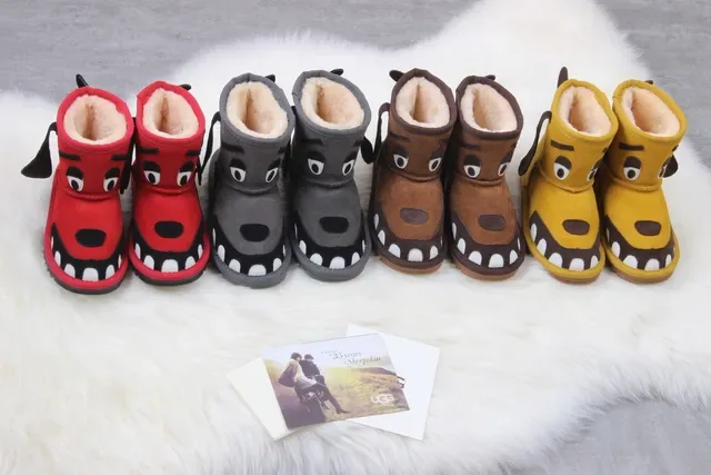UGG बच्चों के डॉग-फेस शियरलिंग लाइनड भूरी स्नो बूट्स 7