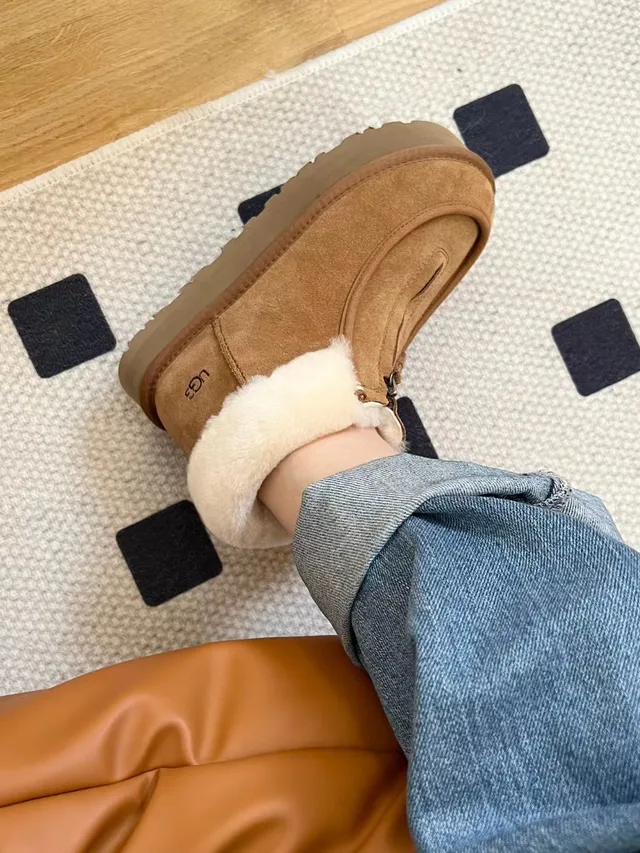 UGG 麂皮羊毛内里厚底套脚雪靴 2