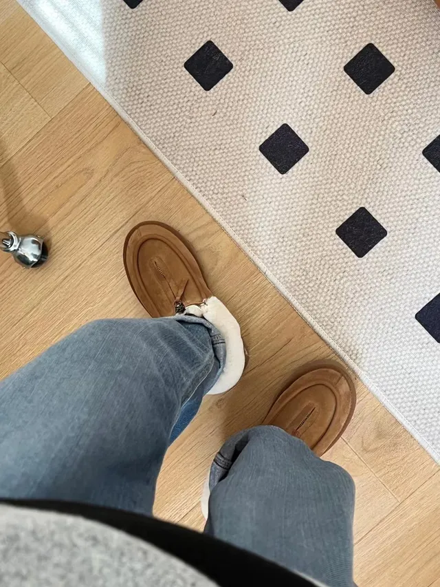 UGG 麂皮羊毛内里厚底套脚雪靴 3