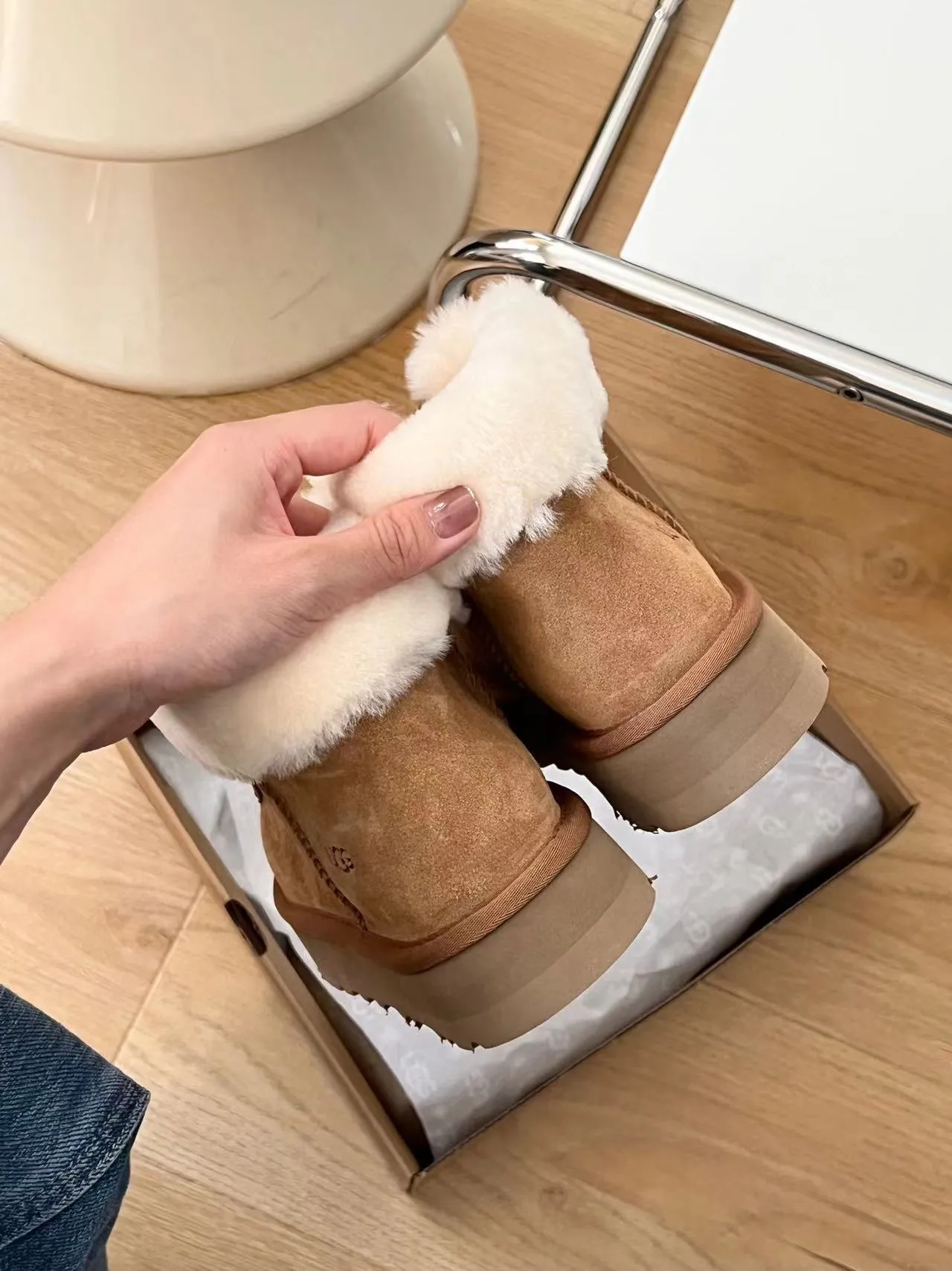 UGG 麂皮羊毛内里厚底套脚雪靴 8