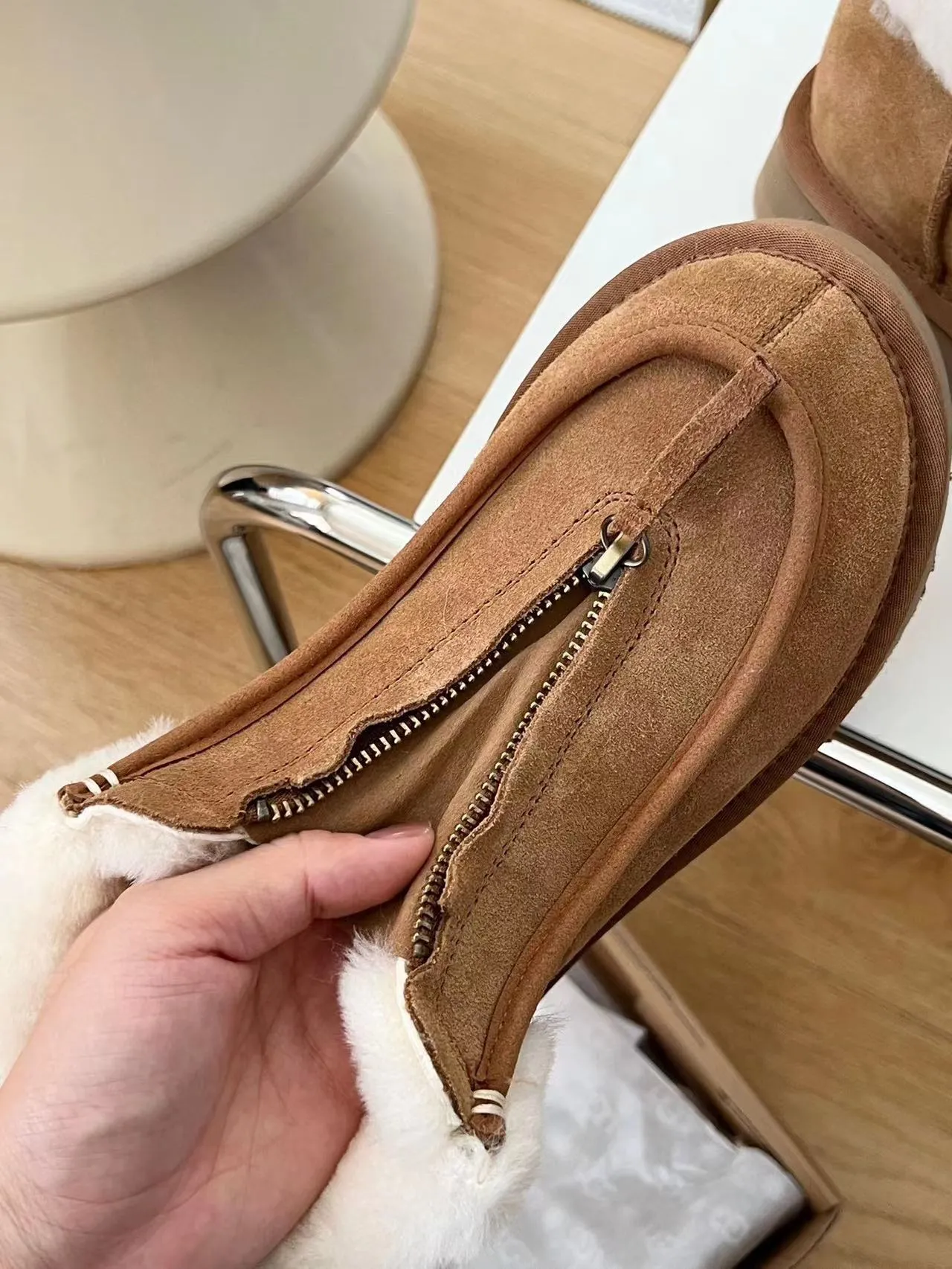 UGG 麂皮羊毛内里厚底套脚雪靴 10