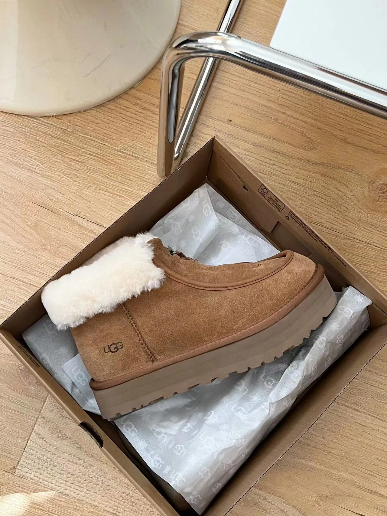 UGG 麂皮羊毛内里厚底套脚雪靴 11