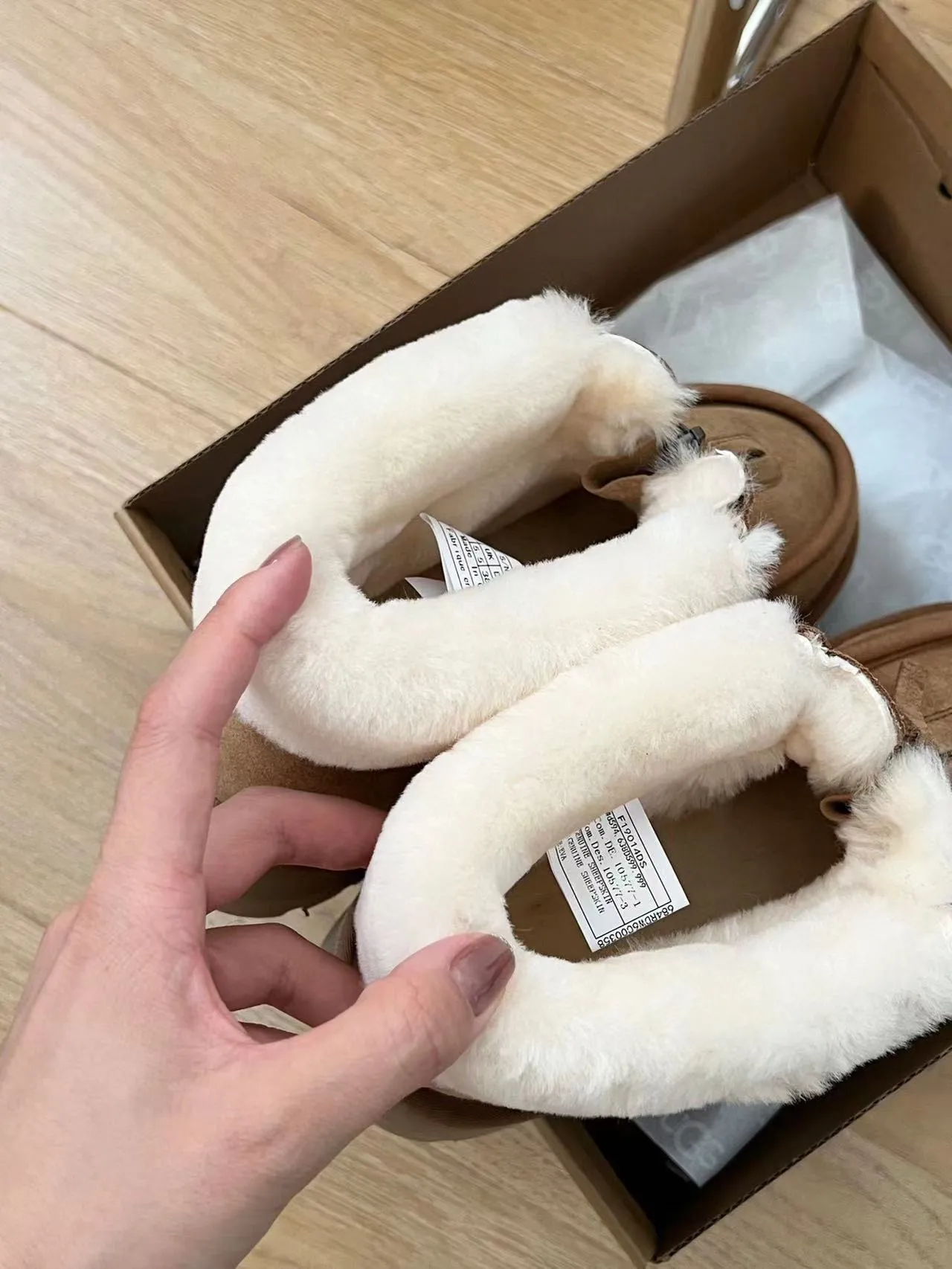 UGG 麂皮羊毛内里厚底套脚雪靴 12
