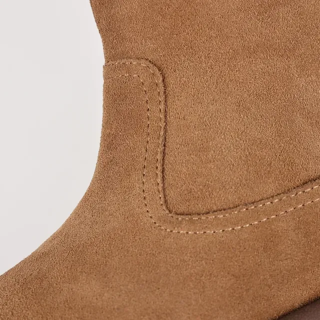 UGG तस्मान ब्राउन बीज स्यूड अपर शर्लिंग कफ एंक्ल बूट 6