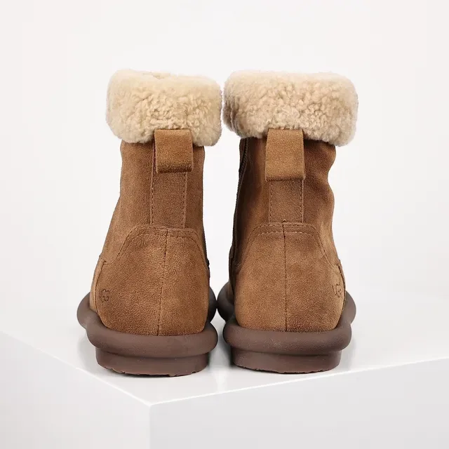 UGG तस्मान ब्राउन बीज स्यूड अपर शर्लिंग कफ एंक्ल बूट 8