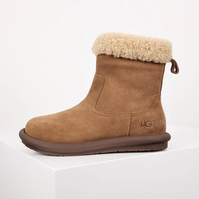 UGG तस्मान ब्राउन बीज स्यूड अपर शर्लिंग कफ एंक्ल बूट 9