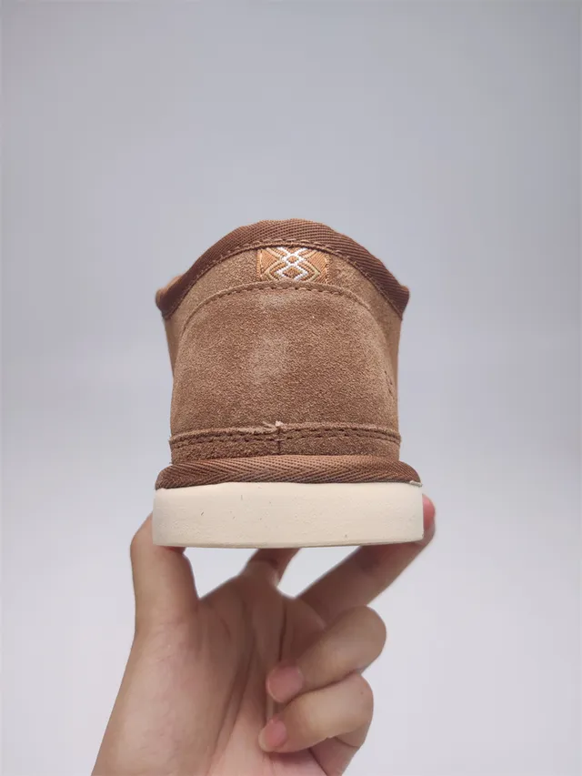 UGG Tasman Botas de Neve de Camurça Marrom Forradas de Shearling 9