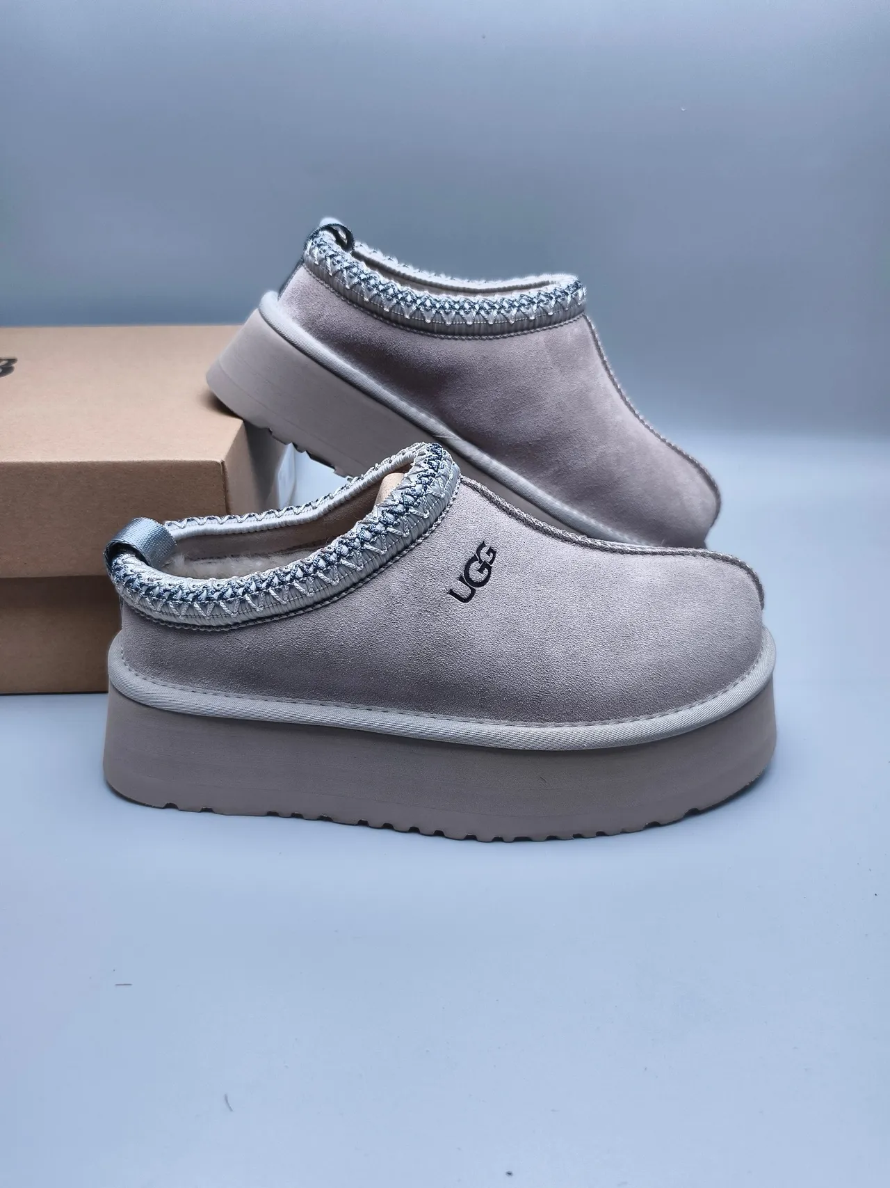 UGG Tasman Gray Beige Platform Sole Braided Collar Trim Casual Shoes 6