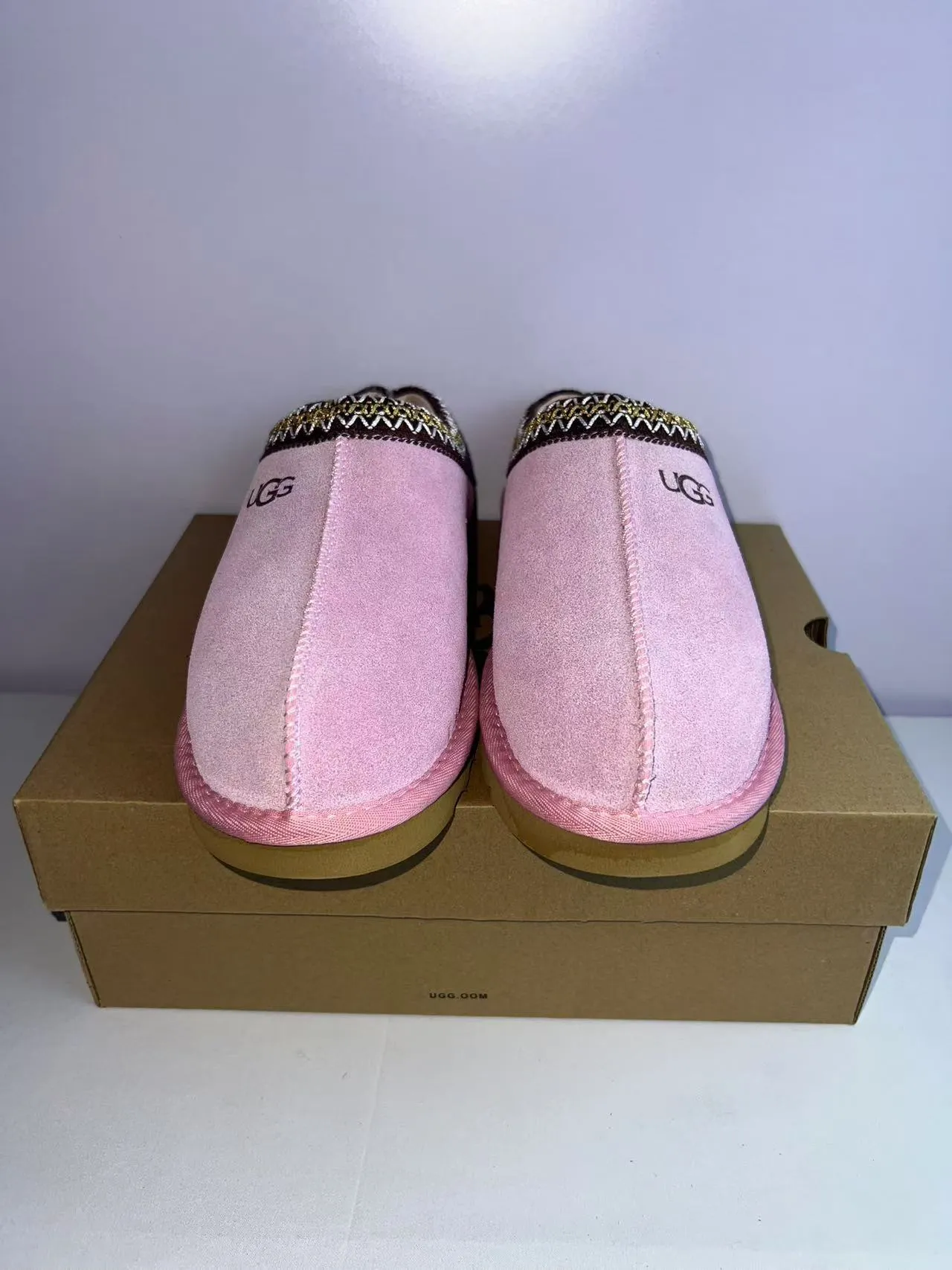 UGG Tasman أحذية كاجوال بلون بينك براون مع علوة سويدي محترف وزينة منسوجة وكولار 6