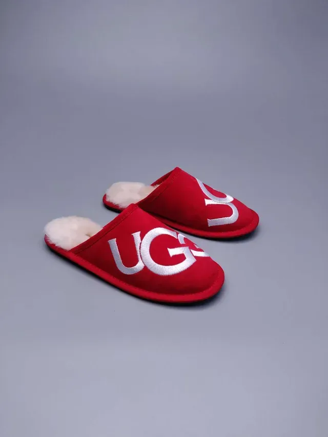 بانطفلة UGG تاسمان أحمر مع شعار مطرز 3