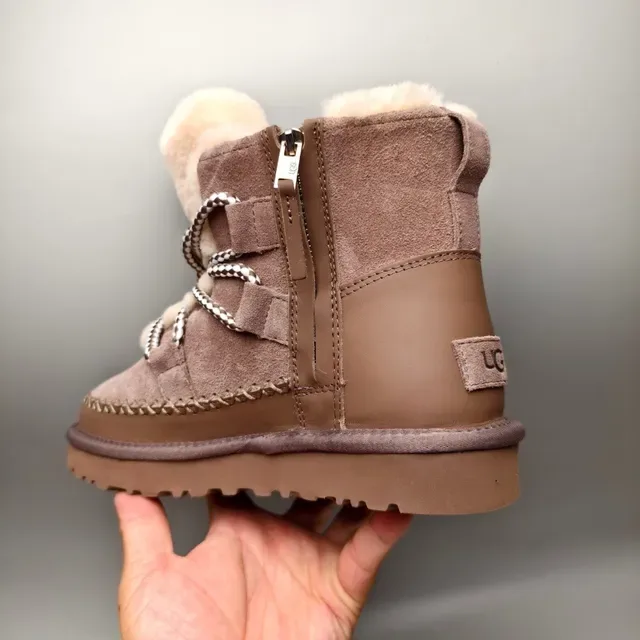 UGG Tasman Botas de Nieve de Ante con Forro de Shearling 4