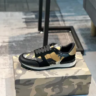 Valentino Rockstud कैमोफ्लाज प्रिंट लाइफस्टाइल स्नीकर