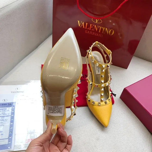 Valentino Rockstud হলুদ চামড়ার পিরামিড স্টাড স্টিলেটো 2