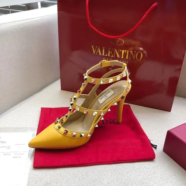 Valentino Rockstud হলুদ চামড়ার পিরামিড স্টাড স্টিলেটো 5