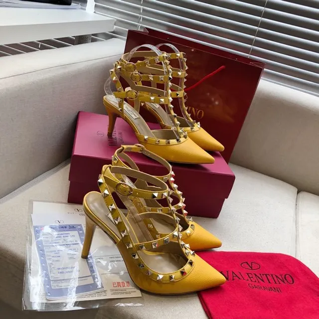 Valentino Rockstud হলুদ চামড়ার পিরামিড স্টাড স্টিলেটো 6