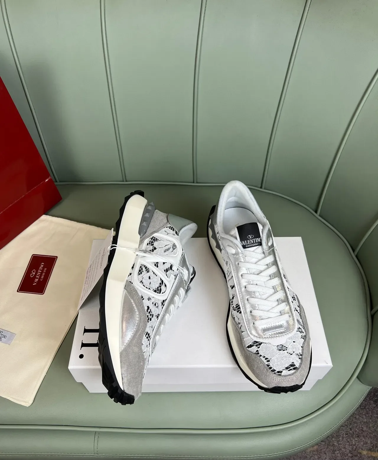 Valentino Argent Noir Maille avec Motif de Dentelle Supérieur Oversized Logo Blanc V Sneakers Lifestyle 6