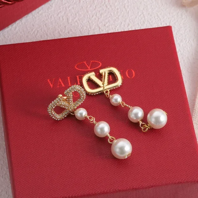 Valentino VLOGO ক্রিস্টাল এবং পার্ল ড্রপ ইয়ারিংস 4