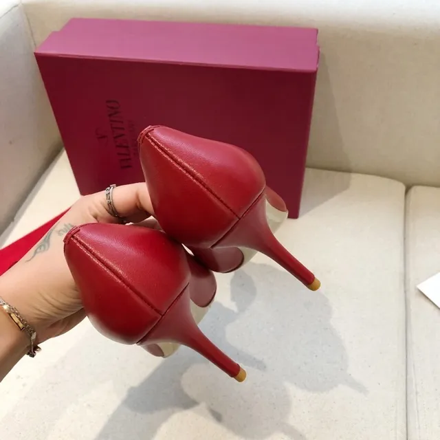 Valentino VLOGO Scarpin Vermelho Dourado Bico Fino Salto Stiletto 5