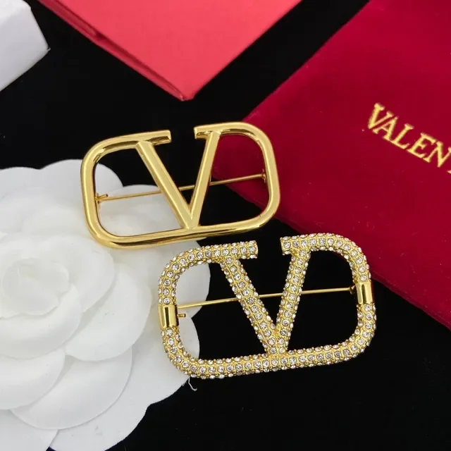 بروشات فالنتينو VLTN لوجو كريستال ذهبي اللون 9