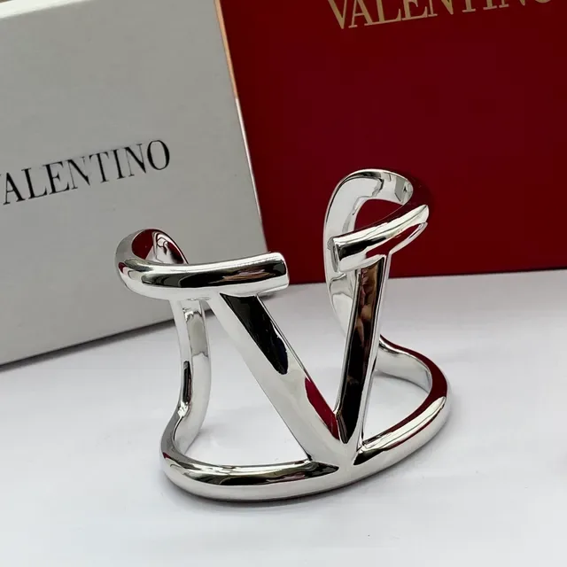Valentino VLTN 银金色 开放手腕 V-Logo 手链 5