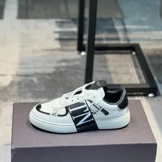 Valentino VLTN tênis branco preto lifestyle tênis