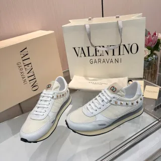 Valentino tênis lifestyle branco e bege low-top com tachas