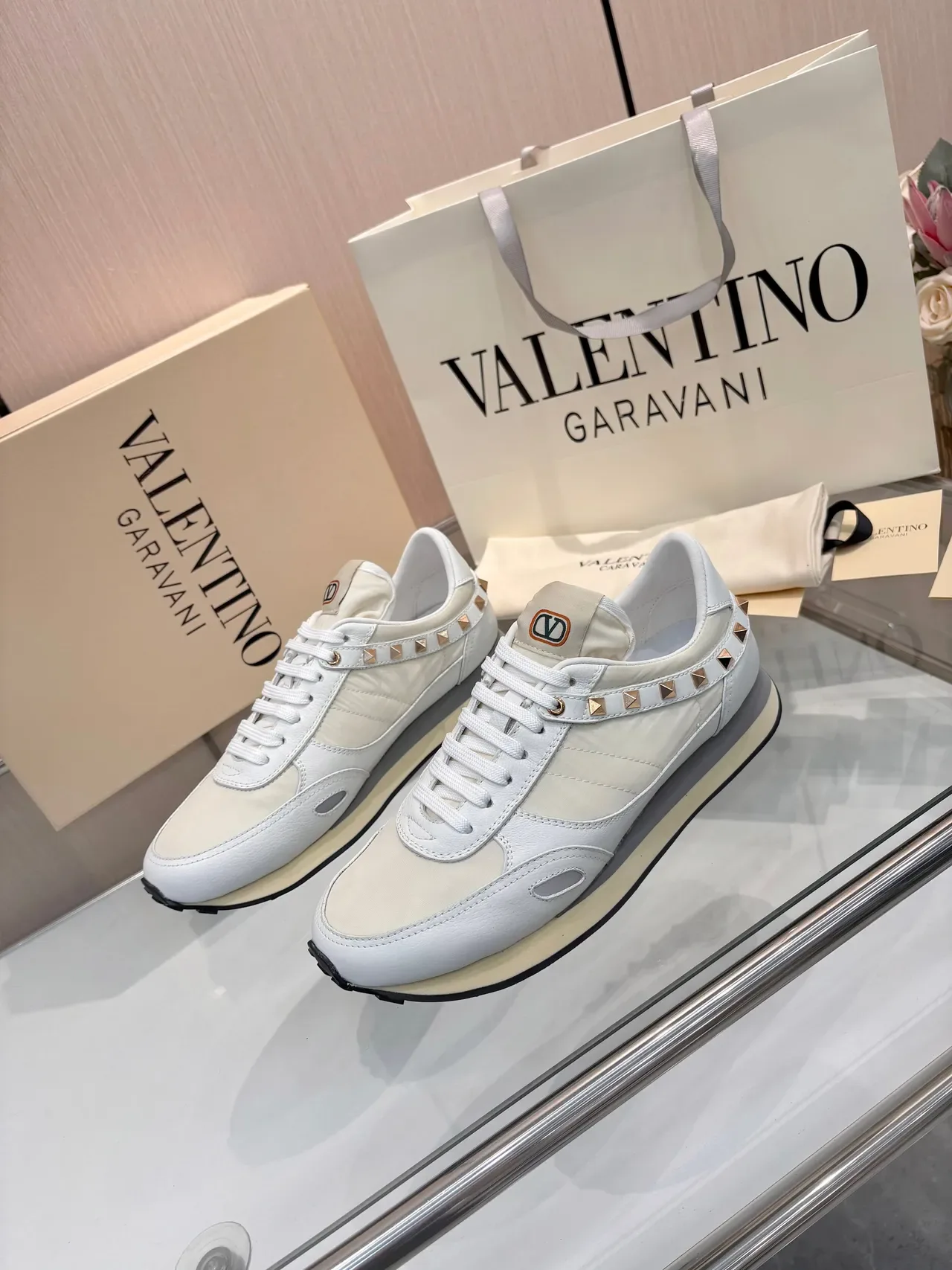 Valentino أحذية رياضية أسلوب حياة أبيض بيج منخفضة القمة مدببة 3
