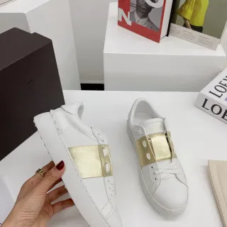 Valentino Tênis Lifestyle de Couro Branco Dourado com Alça Metálica