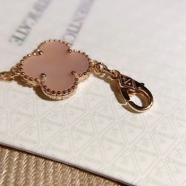 Van Cleef & Arpels Alhambra Five Motif Rose Gold Mother-of-Pearl pulseira 4