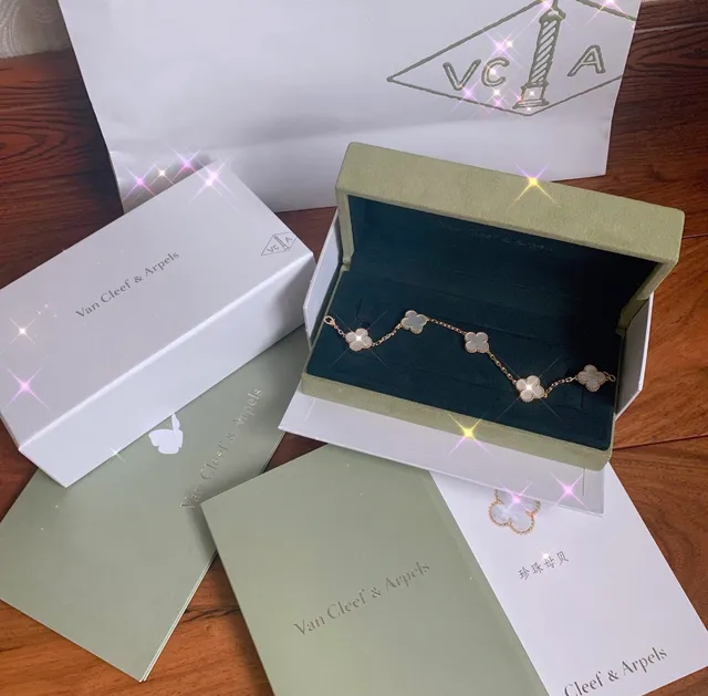 Van Cleef &amp; Arpels Alhambra Five Motif White Mother-of-Pearl हथपहरा 3