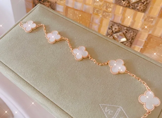 Van Cleef &amp; Arpels Alhambra Five Motif White Mother-of-Pearl हथपहरा 4