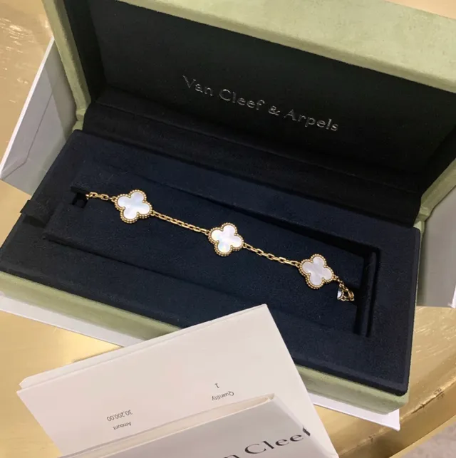 Van Cleef &amp; Arpels Alhambra Five Motif White Mother-of-Pearl हथपहरा 8