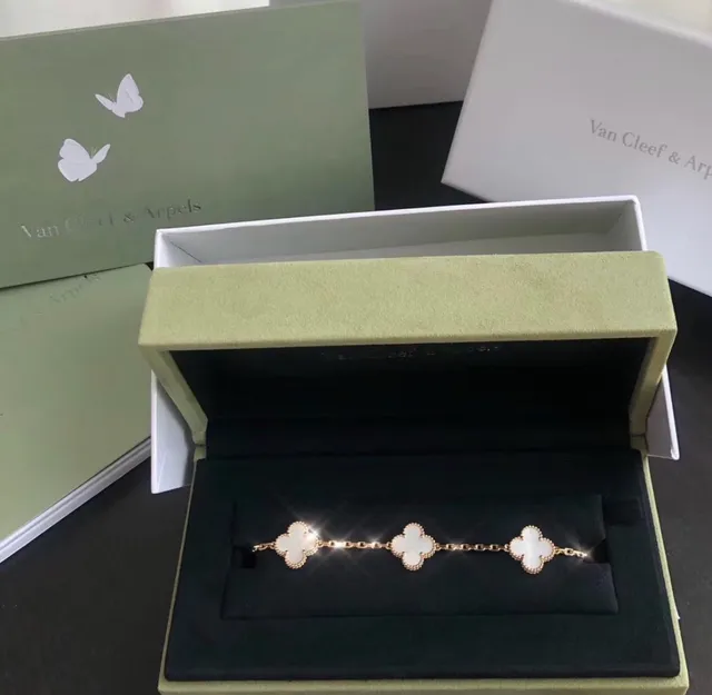 Van Cleef &amp; Arpels Alhambra Five Motif White Mother-of-Pearl हथपहरा 9