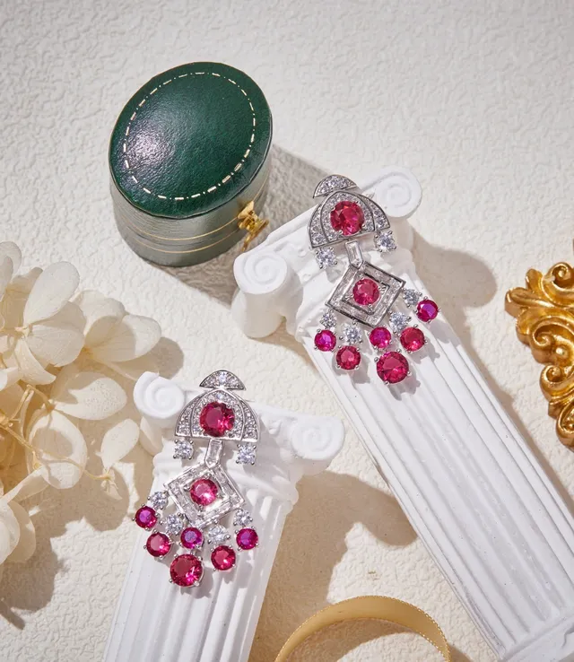 Van Cleef & Arpels रूबी और डायमंड चाँडीलियर ईयररिंग्स 4