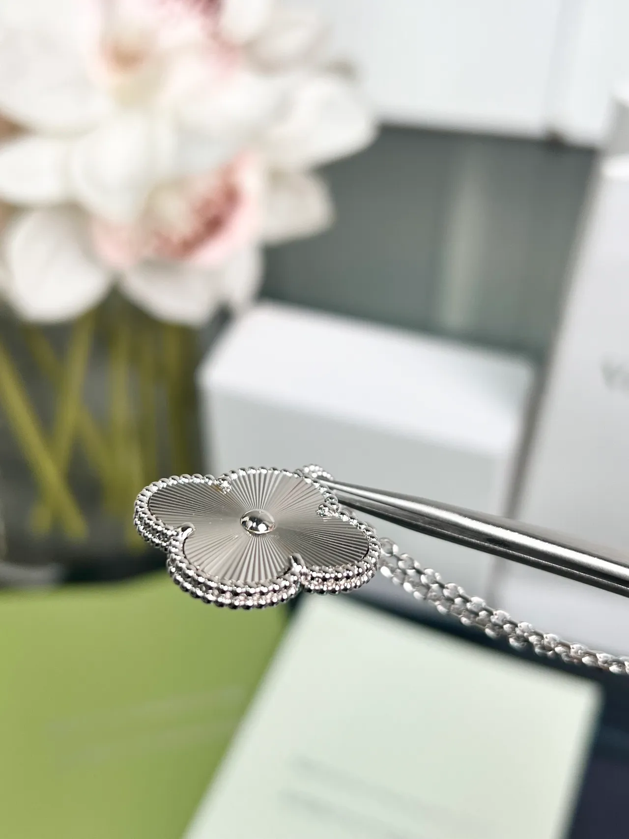 Van Cleef & Arpels Alhambra Collier pendentif trèfle à quatre feuilles 4