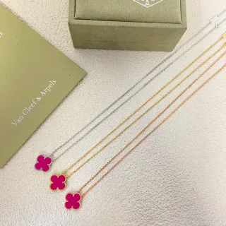 Van Cleef & Arpels Alhambra 品红色珐琅 四叶草 吊坠项链