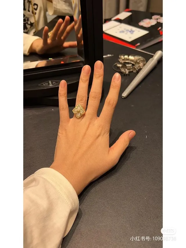 Van Cleef & Arpels সোনার কালো ফুল মোটিফ এনামেল ইনলে রিং 7