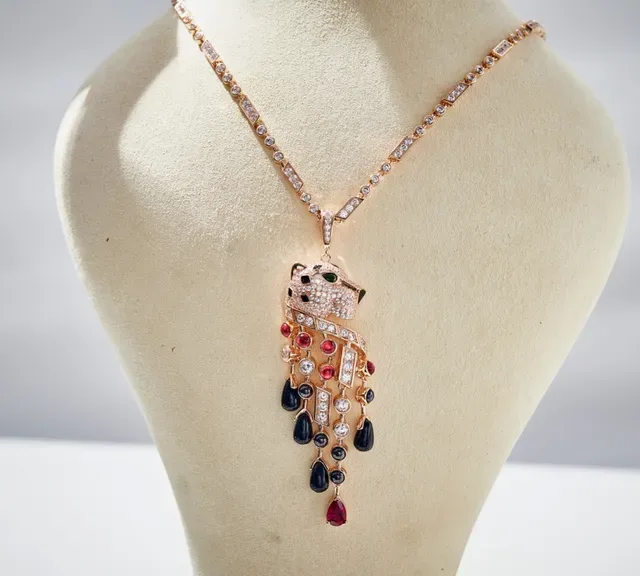 Van Cleef & Arpels Panthère Collier avec pendentif or rose rubis onyx diamant 5