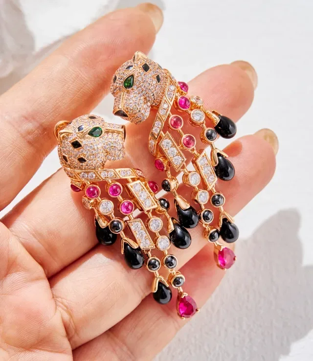 Van Cleef & Arpels Panthère Collier avec pendentif or rose rubis onyx diamant 8