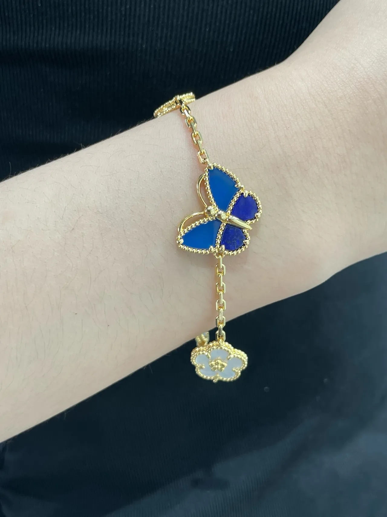 Van Cleef & Arpels Poetic Complications pulsera de oro con motivo de mariposa y floral 9