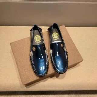 Versace Mocassins en Cuir Verni Brillant Bleu et Or avec Logo Medusa