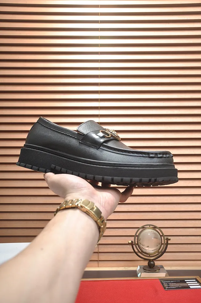 Versace Chain Reaction কালো চামড়া Medusa হার্ডওয়্যার লোফার 4