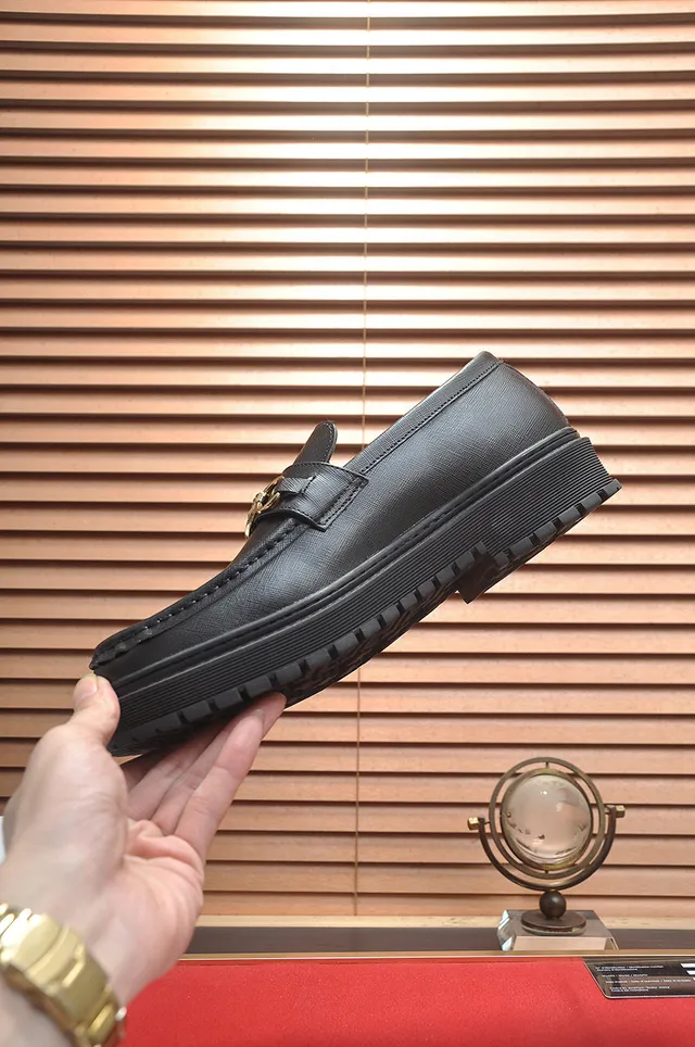 Versace Chain Reaction কালো চামড়া Medusa হার্ডওয়্যার লোফার 5