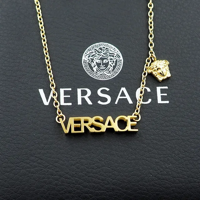 Versace Chain Reaction قلادة ذهبية بشعار حروف كتلية 6