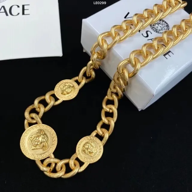 Versace سلسلة رد الفعل قلادة ذهبية سميكة كيرب Medusa نقوش المداليون 5