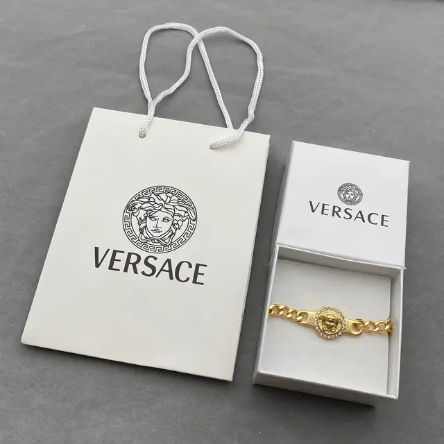 Versace Chain Reaction Medusa Head Crystal Halo Gold Tone pulseira 2