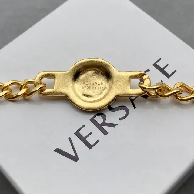 Versace Chain Reaction Medusa Head Crystal Halo Gold Tone pulseira 3