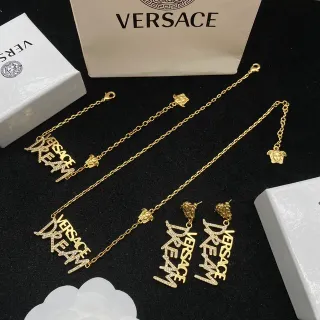 Versace Dream Gold पारदर्शी श्रृंखला पावे-क्रिस्टल लेटरिंग हार