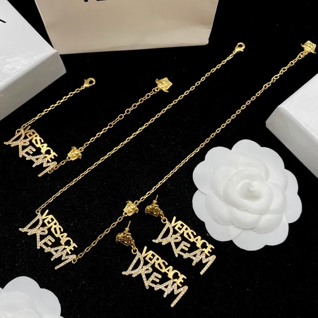 Versace Dream Gold Cadena Transparente Pavé-Crystal Letra Collar 2